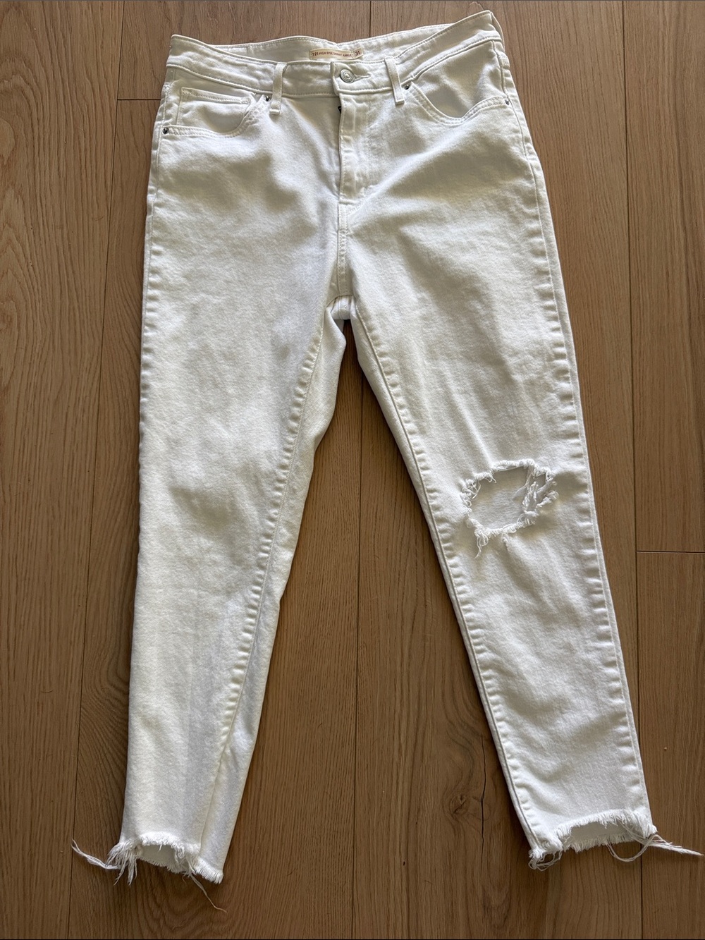 Levi's 721 High Rise Skinny Ankle white  Jeans with Distressed Knee